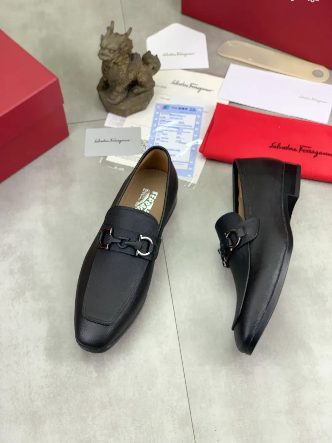Men's men's shoes 💰P600💰[New model] High quality water-dyed cowhide 🆘[Salvatore Ferragamo] Ferragamo's latest casual business leather shoes for men! Listed simultaneously! The fabric is made of specially imported original calfskin, and the interior is made of imported water-dyed cowhide. It is absolutely luxurious and leads the fashion trend. High-end rubber outsole, size: 38-44 (45 and 46 can be customized) 5️⃣ colors available